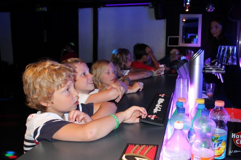 Village Camps International Summer Camp Leysin, Switzerland 2026-08-15 https://www.villagecamps.com/journals_admin/images/696-17-disco (59).jpg